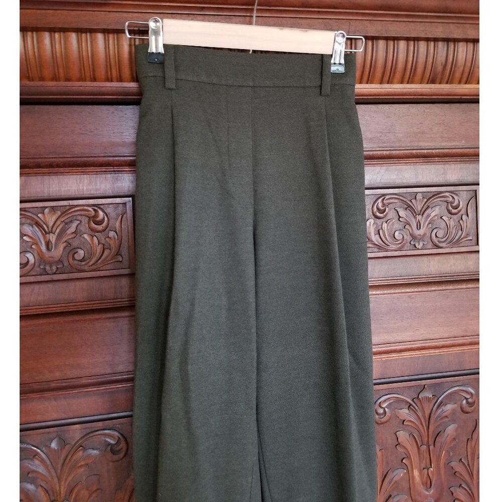 LIKE NEW Loft Flannel Pants